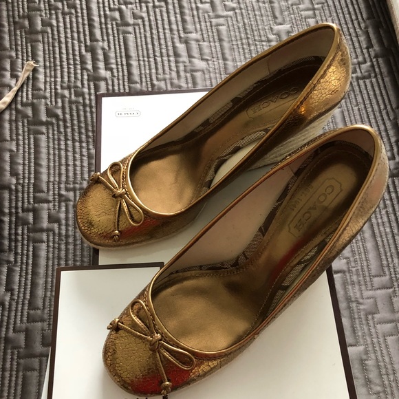 Coach NWT Ireland Bronze Wedges Shoes with Box. - Picture 2 of 5